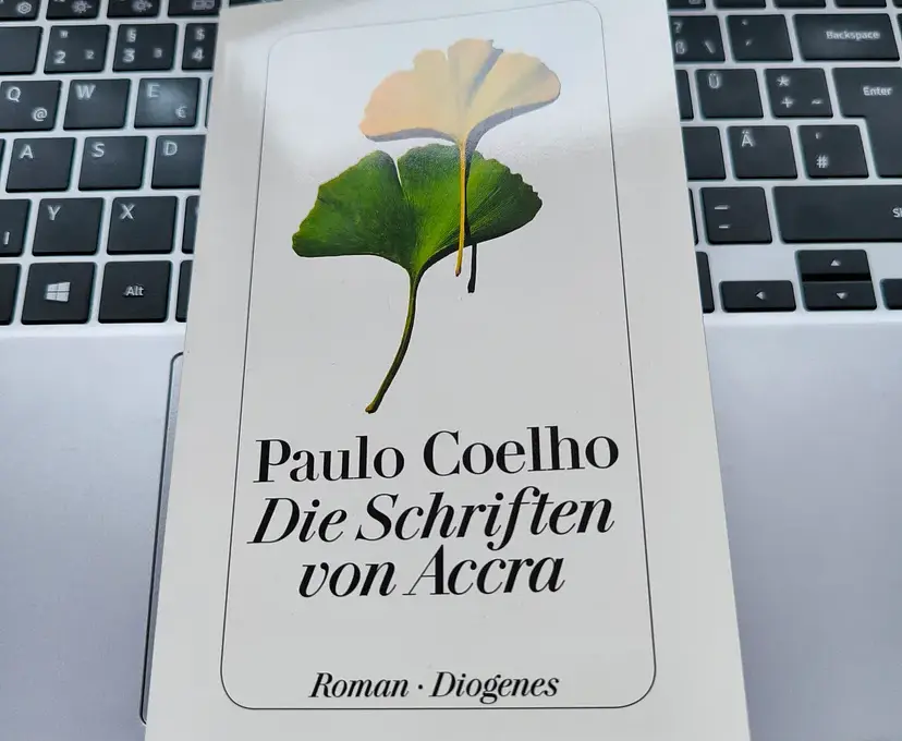 Cover „Die Schriften von Accra“ von Paulo Coelho. Roman im Diogenes Verlag erschienen.