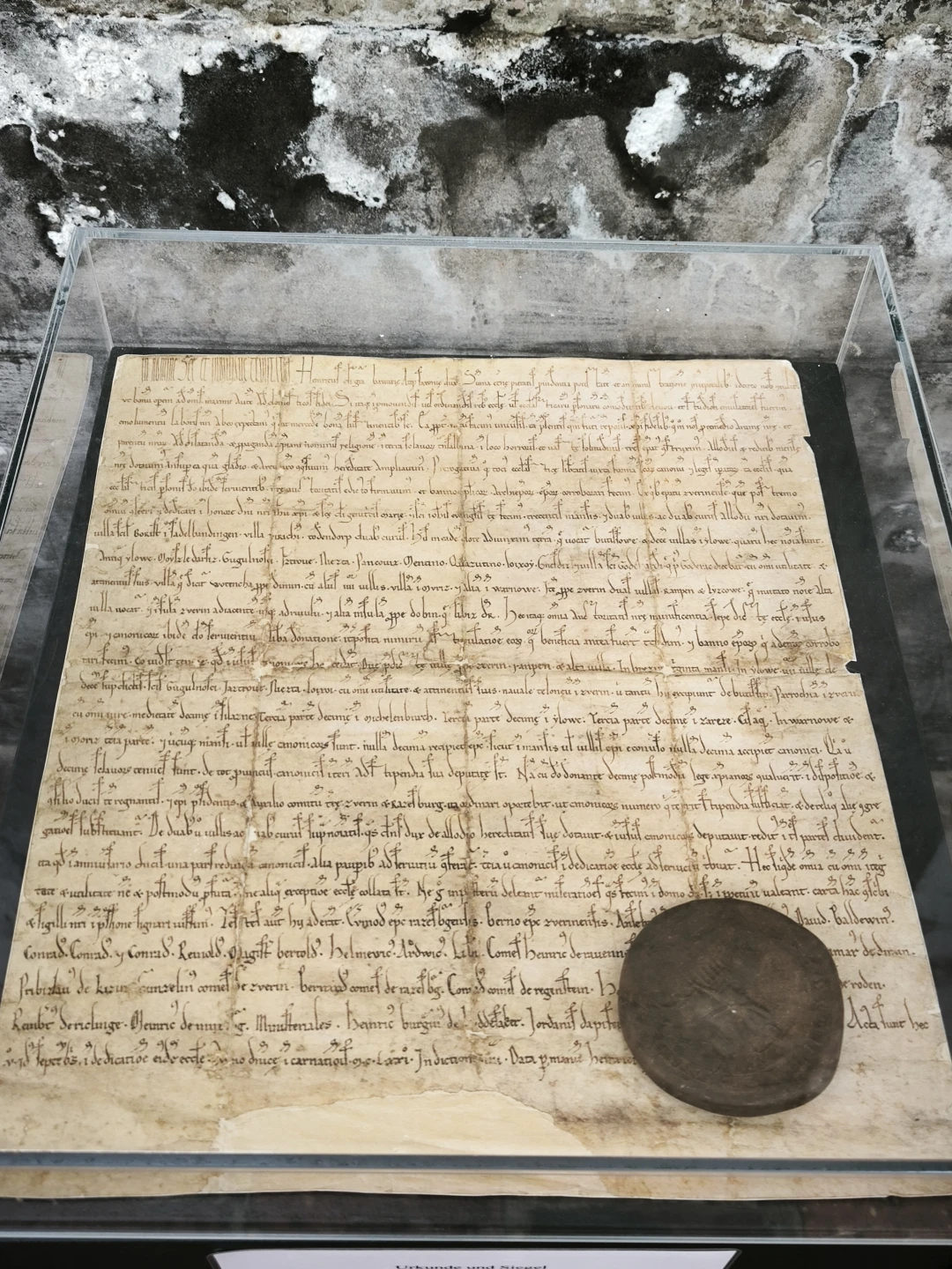 Faksimile - Urkunde und Siegel des Sachsenherzogs Heinrichs des Löwen anlässlich der Schweriner Domweihe, September 1171