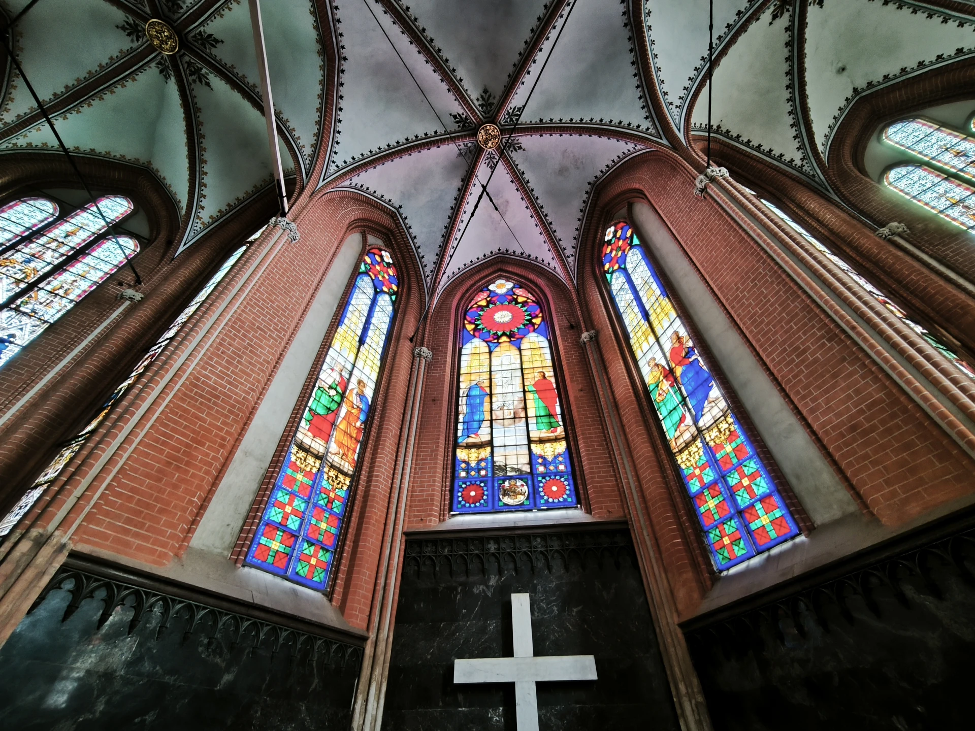 Glasfenster im Schweriner Dom