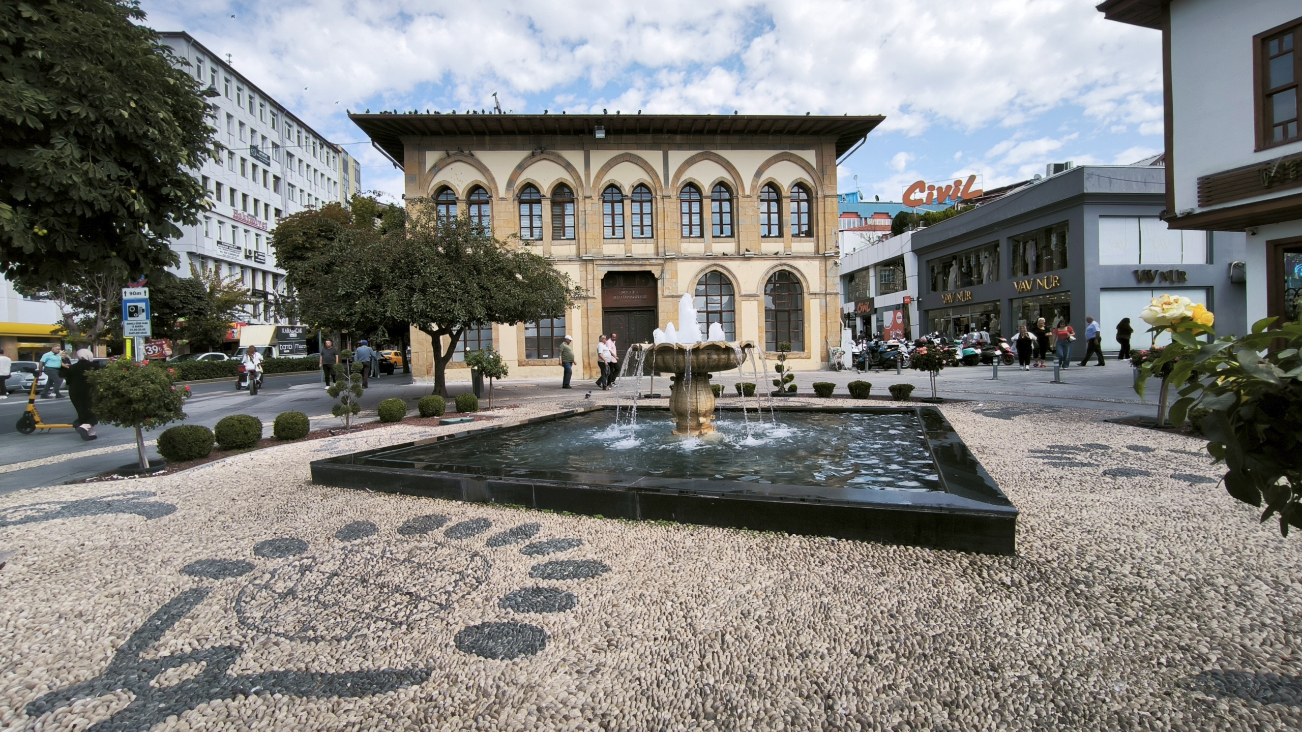 Çorum Saat Kulesi meydanı